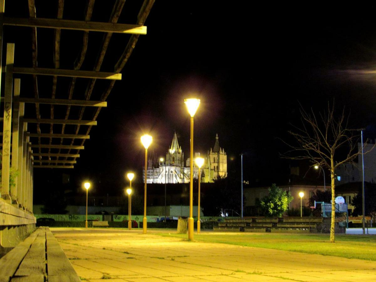 Www Parques De La Catedral Travel Com Parking Privado Gratis Apartman León Kültér fotó